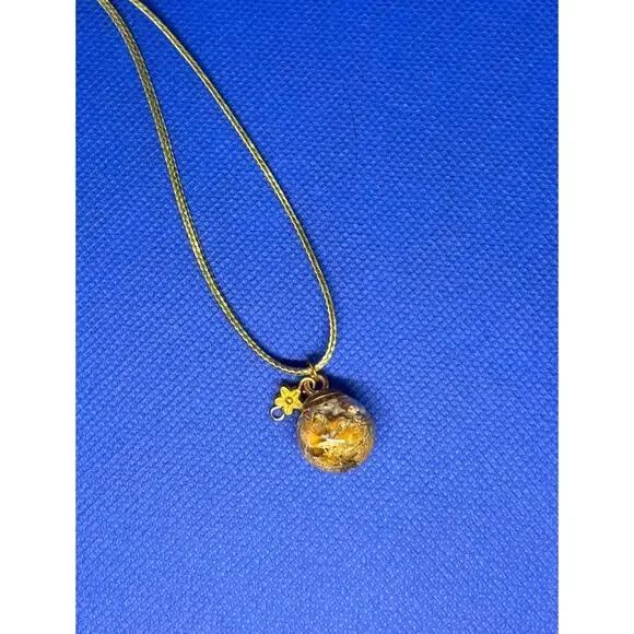 Handmade Chamomile Resin Necklace 18” Green Cord Floral Pendant - Picture 5 of 6